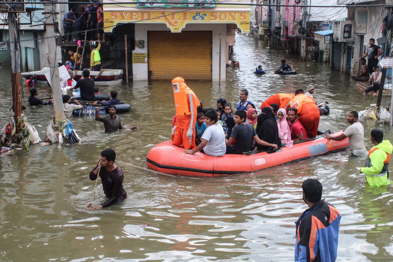 Help the people attacked in floods